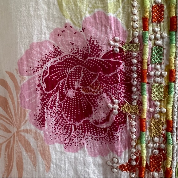 Magazine pink floral cream button up embroidered blouse - Picture 6 of 9